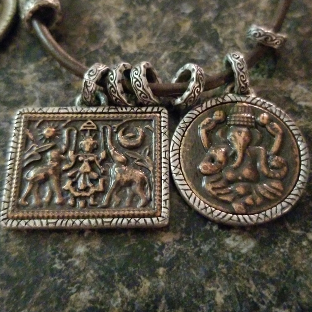 Antique-Inspired Silver Pendant Necklace - Picture 3 of 7